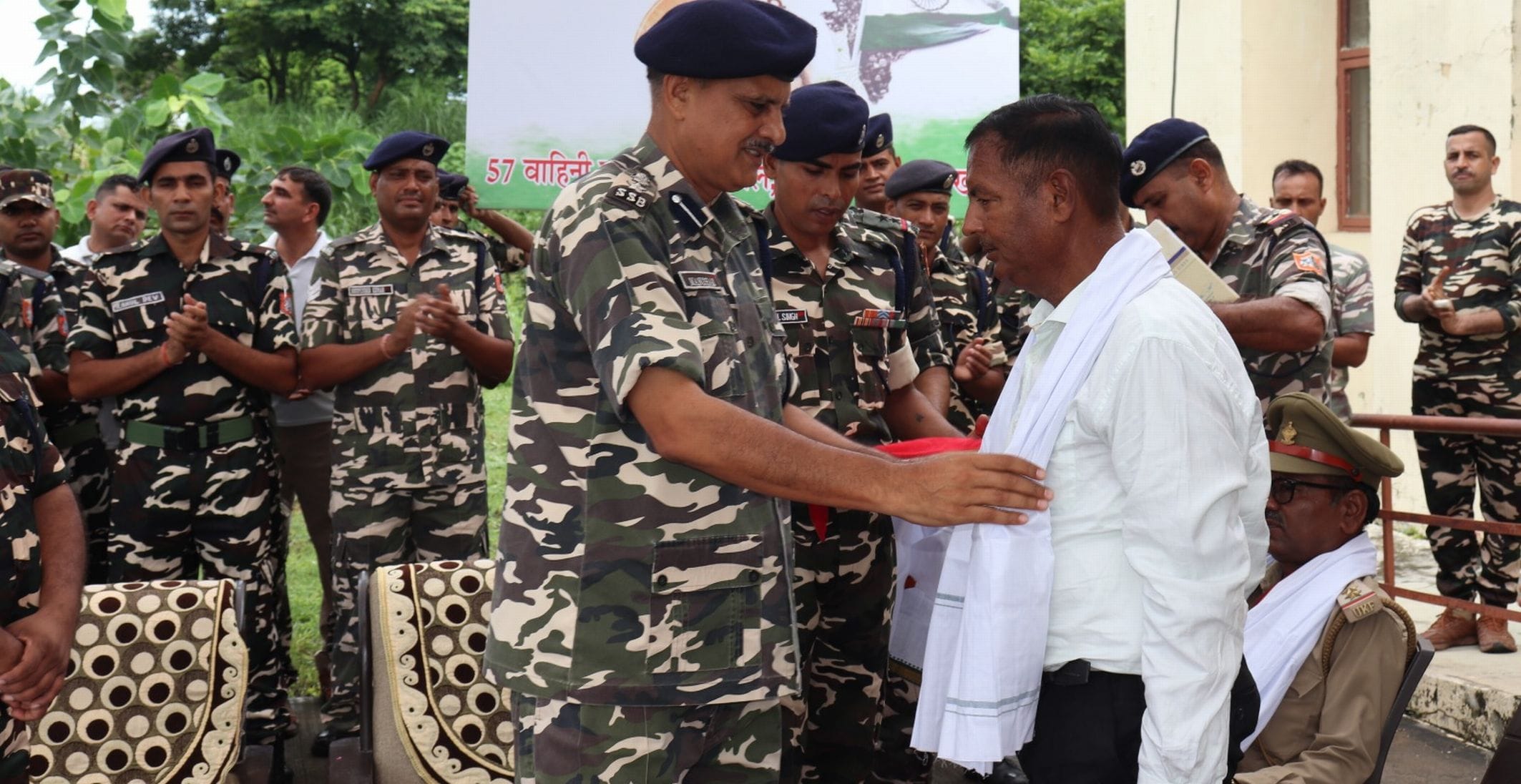 सुल्तानपुर पट्टी में मेरी माटी मेरा देश कार्यक्रम की रैली निकालते स्कूली बच्चे। सुल्तानपुर पट्टी में मेरी माटी मेरा देश कार्यक्रम की रैली निकालते स्कूली बच्चे।