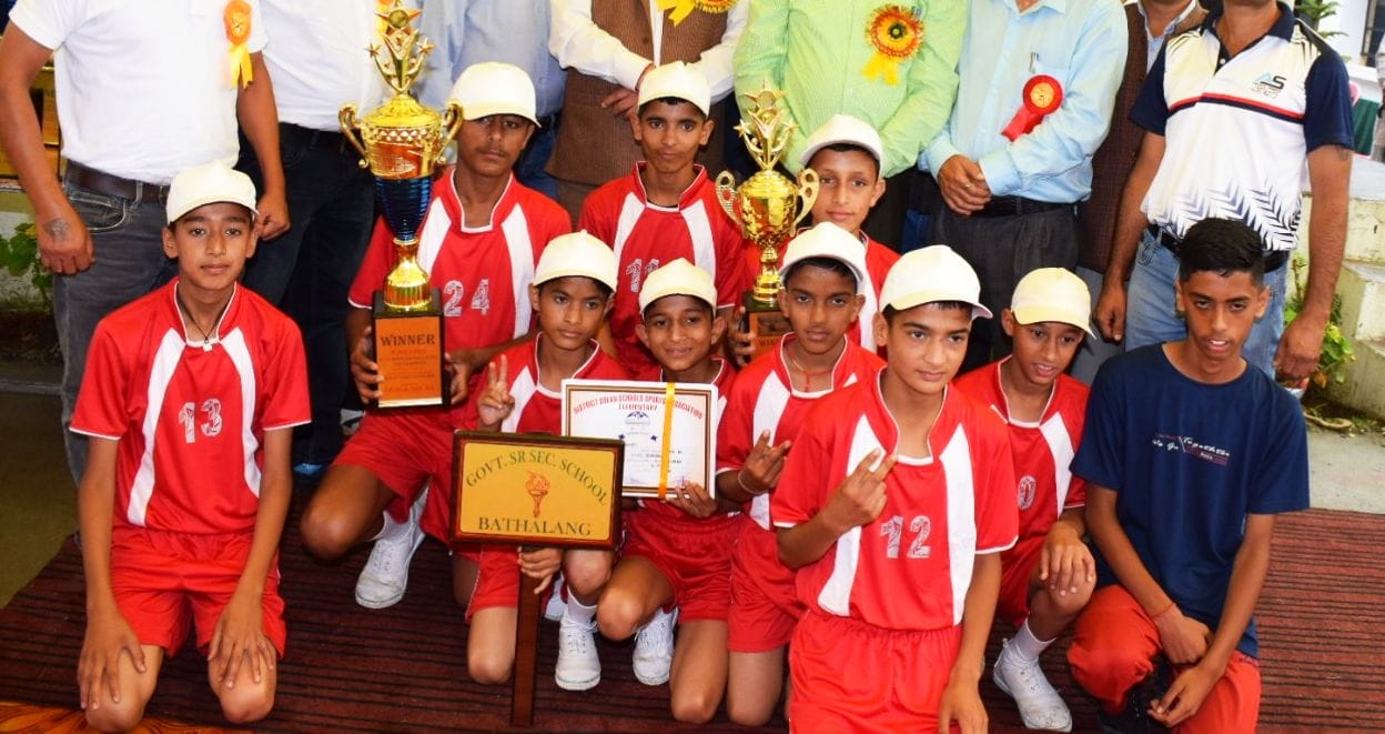 अर्की विधानसभा क्षेत्र की राजकीय वरिष्ठ माध्यमिक पाठशाला बथालंग में खेल-कूद प्रतियोगिता के समाप