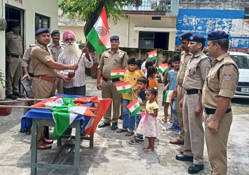 जसपुर में तिरंगा यात्रा निकालते कार्यकर्ता। स्रोत भाजयुमो कार्यकर्ता जसपुर में तिरंगा यात्रा निकालते कार्यकर्ता। स्रोत भाजयुमो कार्यकर्ता