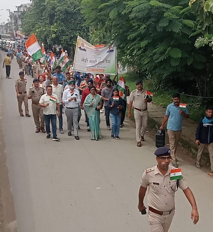 जसपुर में तिरंगा यात्रा निकालते कार्यकर्ता। स्रोत भाजयुमो कार्यकर्ता जसपुर में तिरंगा यात्रा निकालते कार्यकर्ता। स्रोत भाजयुमो कार्यकर्ता