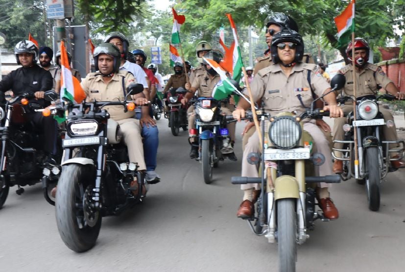जसपुर में तिरंगा यात्रा निकालते कार्यकर्ता। स्रोत भाजयुमो कार्यकर्ता जसपुर में तिरंगा यात्रा निकालते कार्यकर्ता। स्रोत भाजयुमो कार्यकर्ता