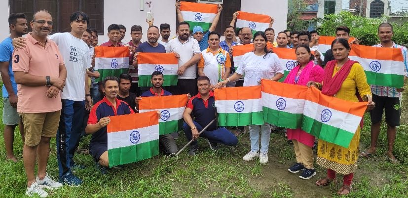 जसपुर में तिरंगा यात्रा निकालते कार्यकर्ता। स्रोत भाजयुमो कार्यकर्ता जसपुर में तिरंगा यात्रा निकालते कार्यकर्ता। स्रोत भाजयुमो कार्यकर्ता
