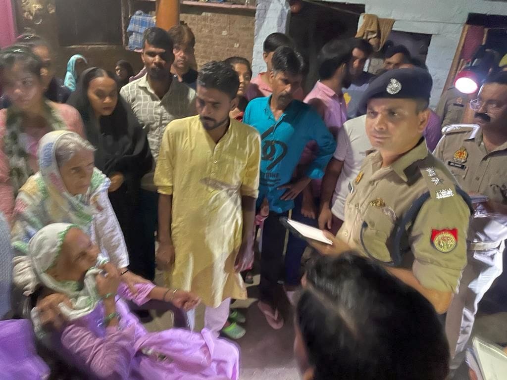 राजकीय मेडिकल कॉलेज में घायल का उपचार करते डॉक्टर। संवाद