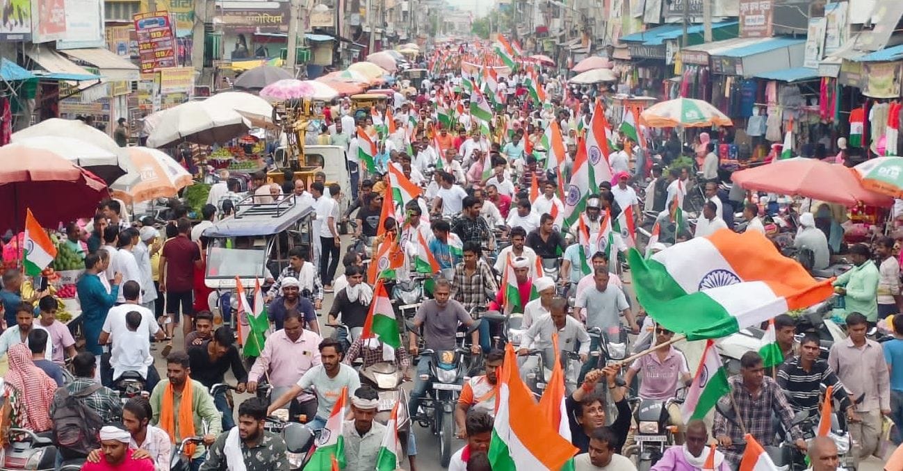 फोटो 10- गन्नौर में निकाली गई तिरंगा यात्रा में उमड़ा जन सैलाब हाथों में तिरंगा लेकर भारत माता फोटो 10- गन्नौर में निकाली गई तिरंगा यात्रा में उमड़ा जन सैलाब हाथों में तिरंगा लेकर भारत माता