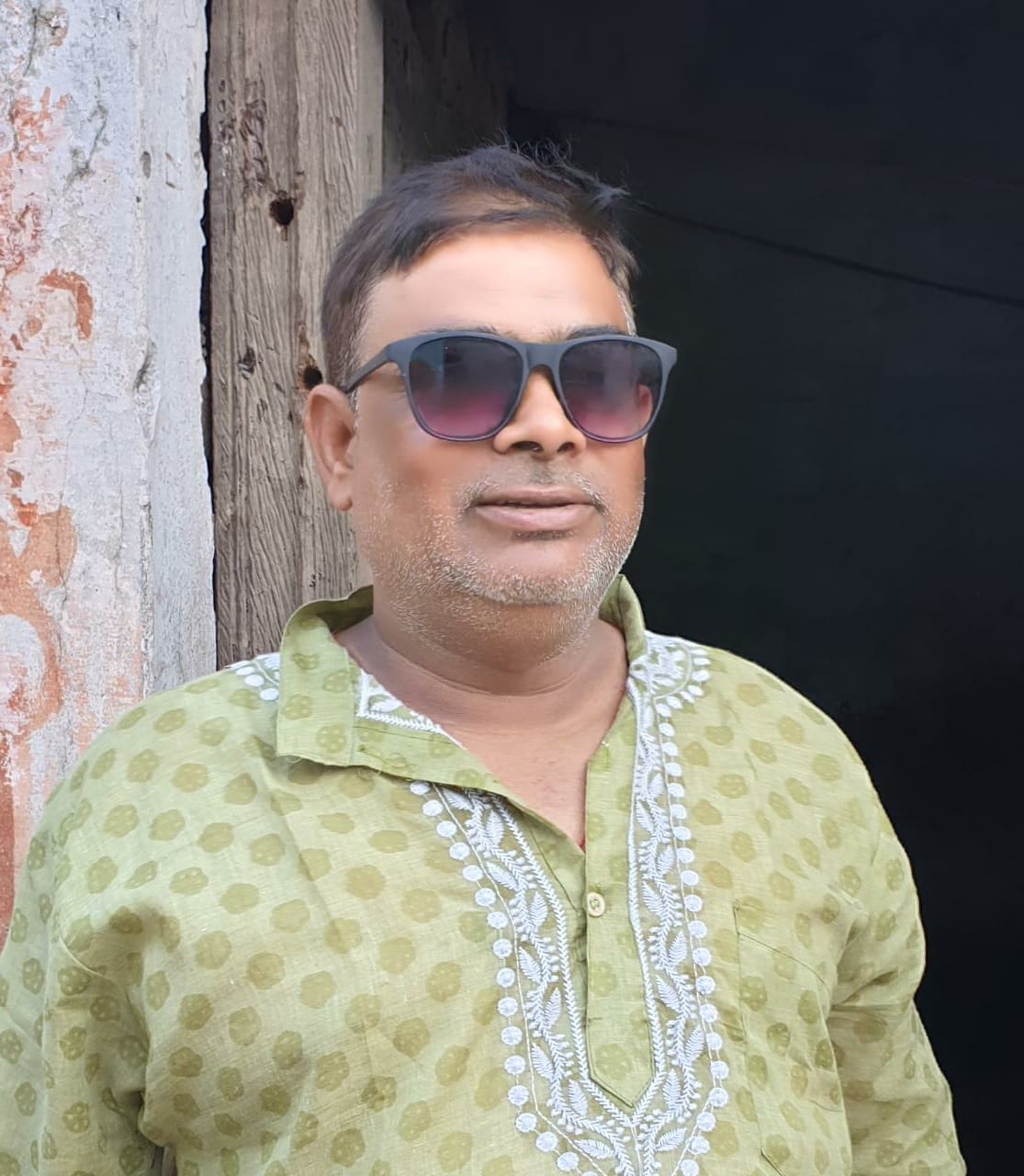 नगरीय स्वास्थ्य केंद्र राजगढ़ में आंख का परीक्षण करते डॉ. एके राज नगरीय स्वास्थ्य केंद्र राजगढ़ में आंख का परीक्षण करते डॉ. एके राज
