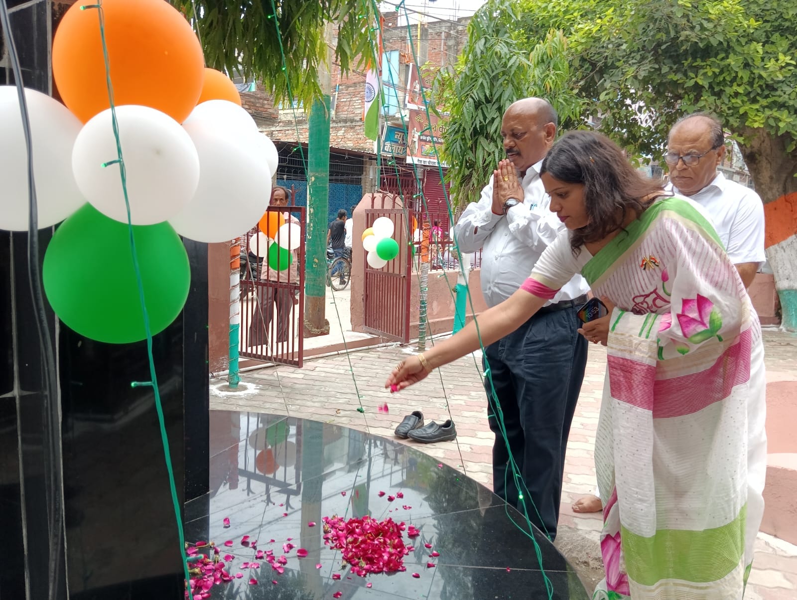 स्वतंत्रता दिवस पर शहर में हिन्दू जागरण मंच द्धारा निकाली गई तिरंगा यात्रा में शमिल लोग । संवाद