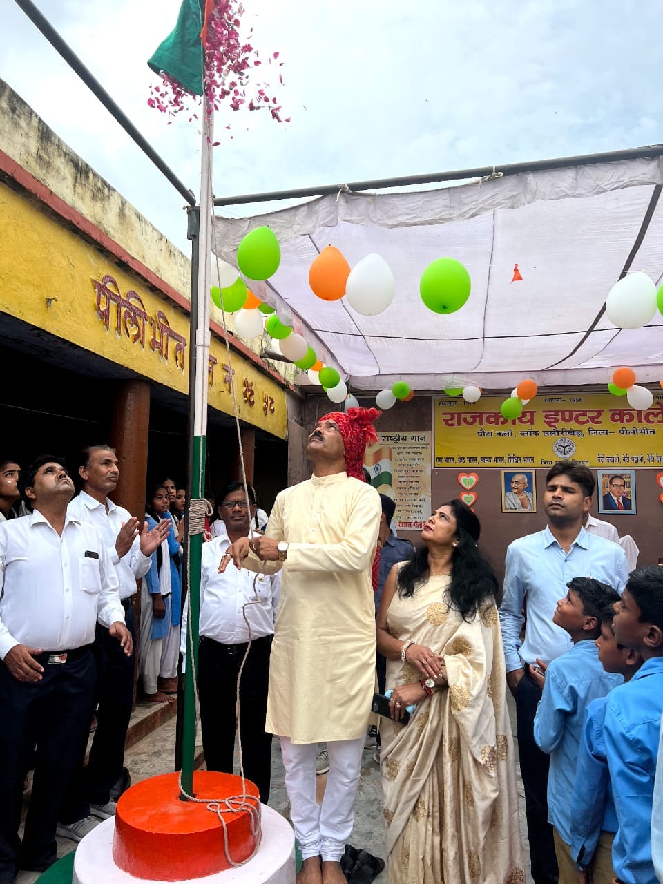 स्वतंत्रता दिवस पर शहर में हिन्दू जागरण मंच द्धारा निकाली गई तिरंगा यात्रा में शमिल लोग । संवाद