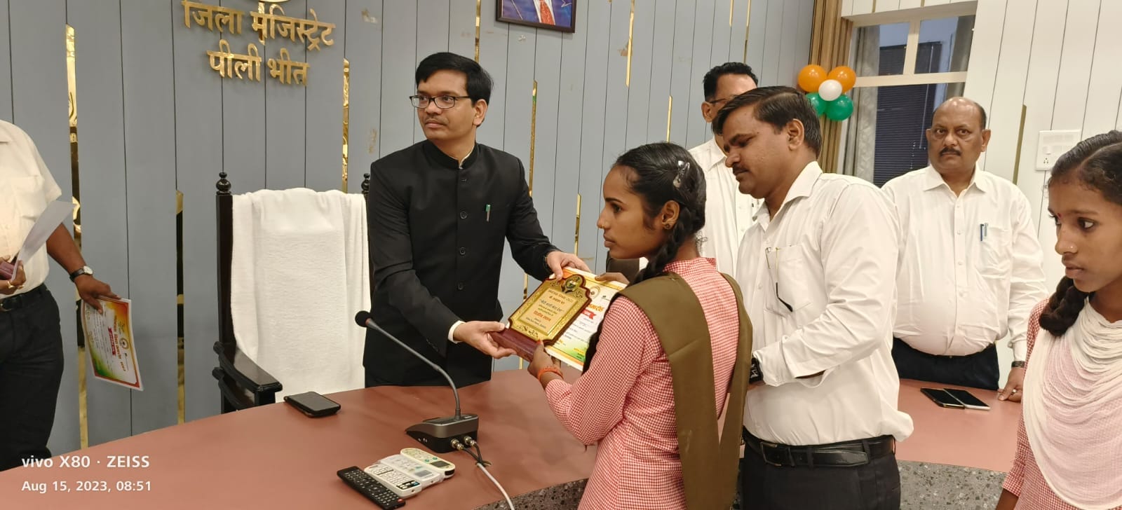 स्वतंत्रता दिवस पर शहर में हिन्दू जागरण मंच द्धारा निकाली गई तिरंगा यात्रा में शमिल लोग । संवाद