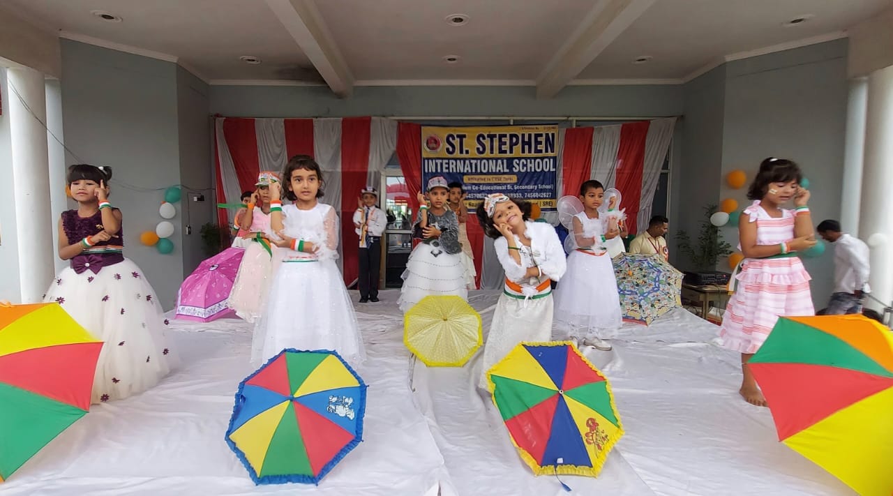 शामली रोटरी भवन में ध्वजारोहण करते अध्यक्ष रोटेरियन प्रशांत जैन सचिव नितिन गर्ग अमर जैन संजय शामली रोटरी भवन में ध्वजारोहण करते अध्यक्ष रोटेरियन प्रशांत जैन सचिव नितिन गर्ग अमर जैन संजय