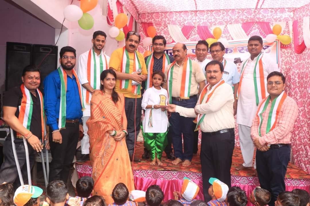 शामली रोटरी भवन में ध्वजारोहण करते अध्यक्ष रोटेरियन प्रशांत जैन सचिव नितिन गर्ग अमर जैन संजय शामली रोटरी भवन में ध्वजारोहण करते अध्यक्ष रोटेरियन प्रशांत जैन सचिव नितिन गर्ग अमर जैन संजय