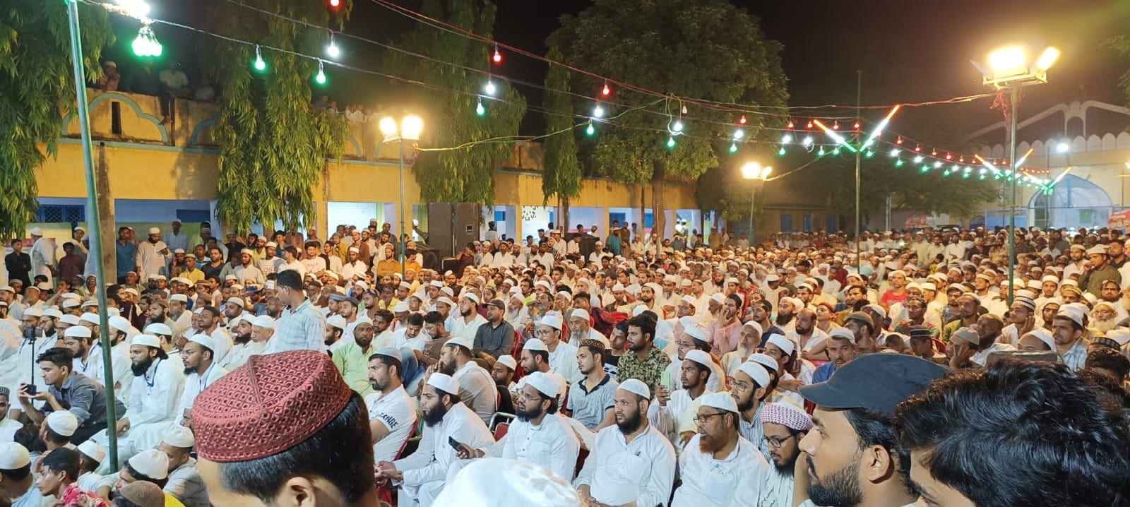 शामली रोटरी भवन में ध्वजारोहण करते अध्यक्ष रोटेरियन प्रशांत जैन सचिव नितिन गर्ग अमर जैन संजय शामली रोटरी भवन में ध्वजारोहण करते अध्यक्ष रोटेरियन प्रशांत जैन सचिव नितिन गर्ग अमर जैन संजय