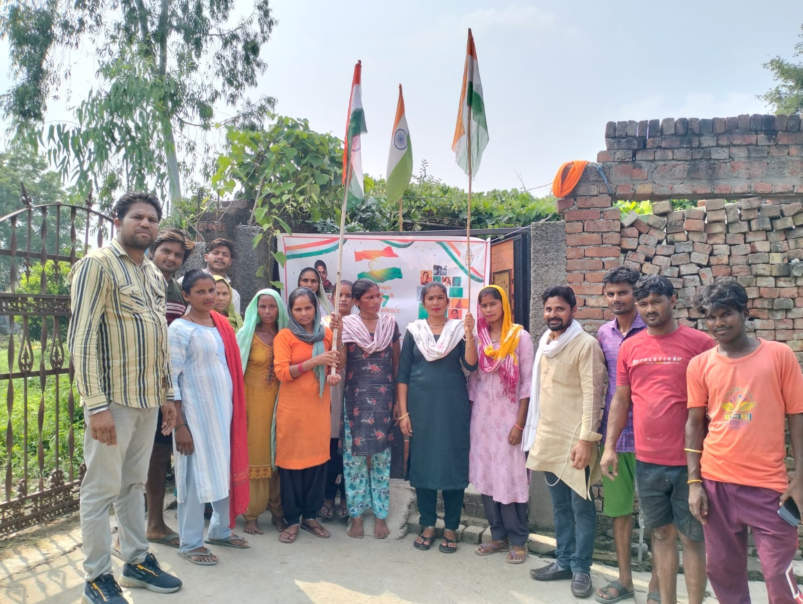 शामली रोटरी भवन में ध्वजारोहण करते अध्यक्ष रोटेरियन प्रशांत जैन सचिव नितिन गर्ग अमर जैन संजय शामली रोटरी भवन में ध्वजारोहण करते अध्यक्ष रोटेरियन प्रशांत जैन सचिव नितिन गर्ग अमर जैन संजय