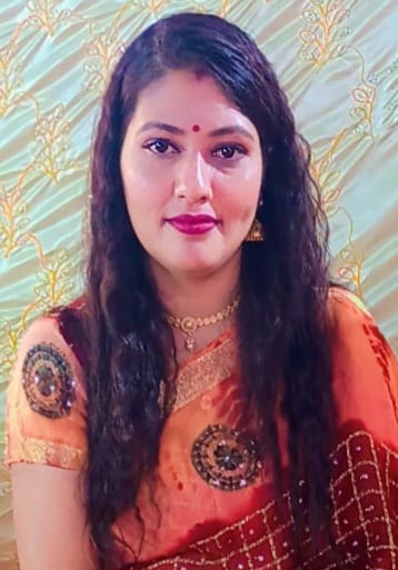 बड़ौत में खरीददारी करती महिलाएं। संवाद बड़ौत में खरीददारी करती महिलाएं। संवाद