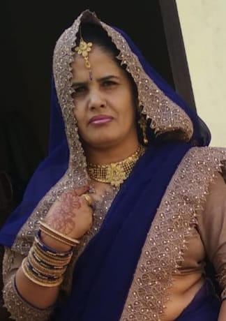 बड़ौत में खरीददारी करती महिलाएं। संवाद बड़ौत में खरीददारी करती महिलाएं। संवाद