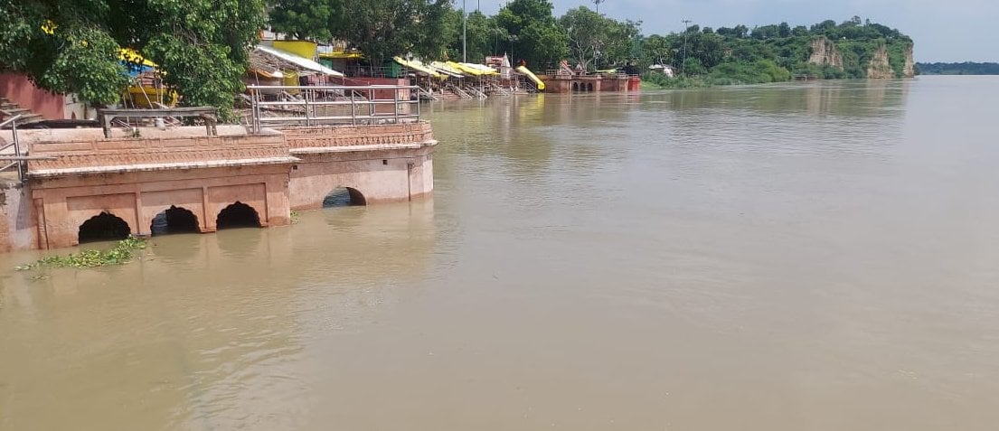 कालाकांकर राजघाट पर बढ़ा गंगा का जलस्तर। संवाद कालाकांकर राजघाट पर बढ़ा गंगा का जलस्तर। संवाद