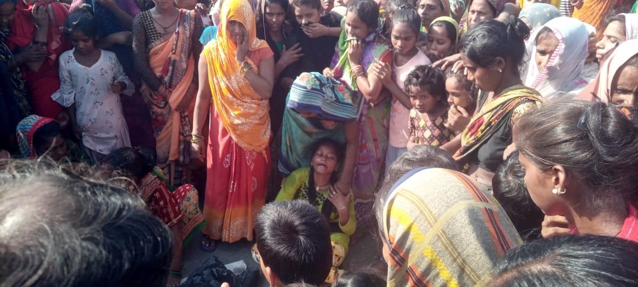 मृतक मोनू का फाइल फोटो मृतक मोनू का फाइल फोटो