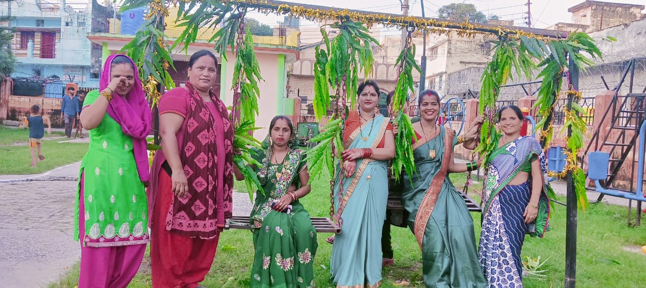 पिथौरागढ़ पुलिस लाइन में आयोजित कार्यक्रम में मौजूद महिलाएं। संवाद पिथौरागढ़ पुलिस लाइन में आयोजित कार्यक्रम में मौजूद महिलाएं। संवाद