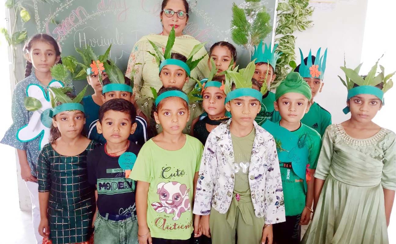 ताल डांस इंस्टीट्यूट के तीजोत्सव में तीन क्वीन चुनीं गई श्रुति व अन्य