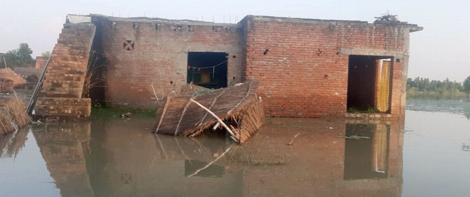 कौतल नगला में खेतों में भरा बाढ़ का पानी। संवाद