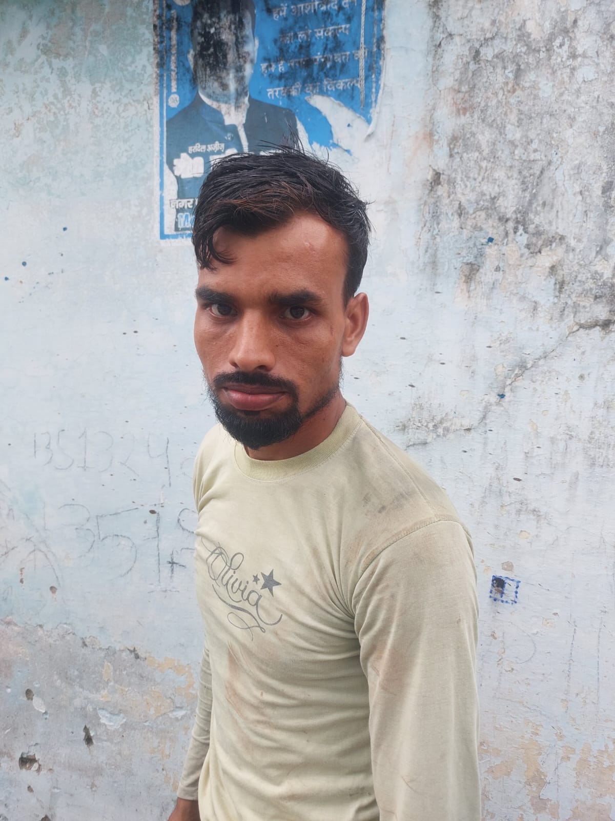 नौगवा पकड़िया में फैंली पडी गंदगी । संवाद