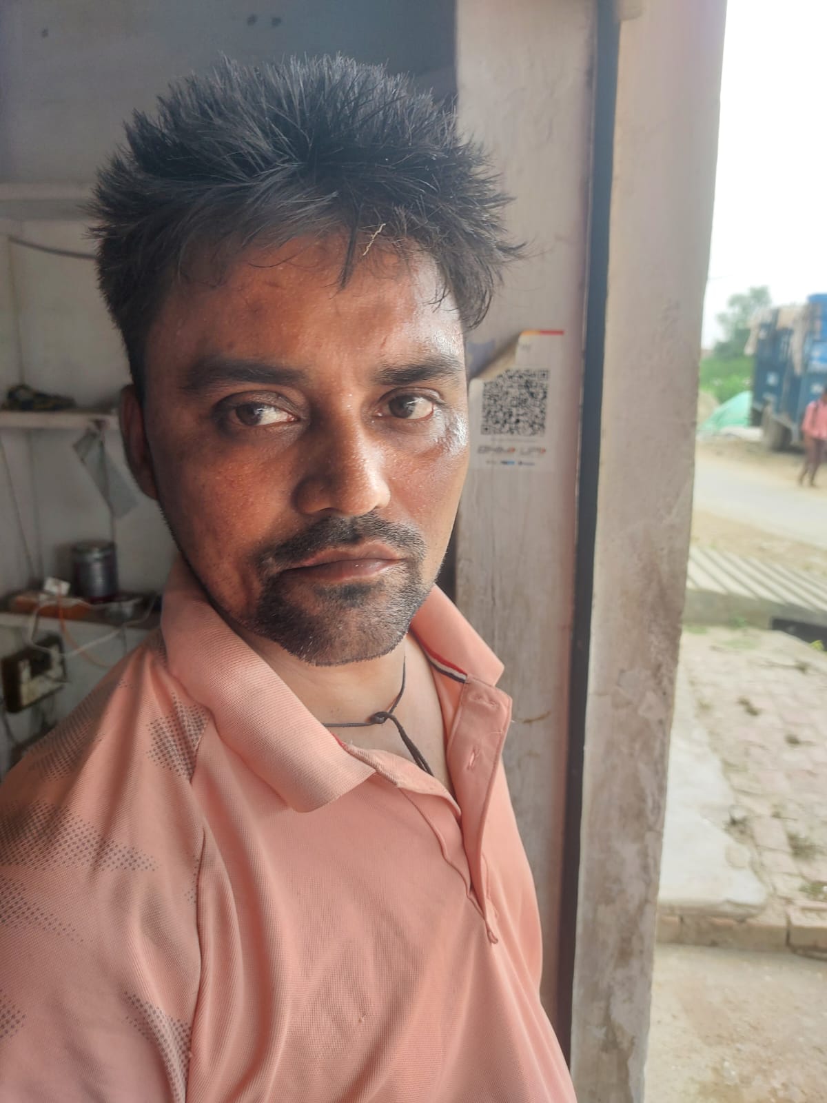 नौगवा पकड़िया में फैंली पडी गंदगी । संवाद