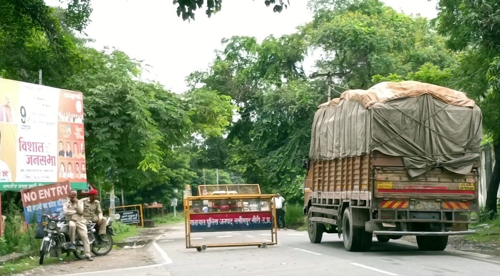 शहर में मंगलवार शाम सात बजे घूमता ट्रक शहर में मंगलवार शाम सात बजे घूमता ट्रक