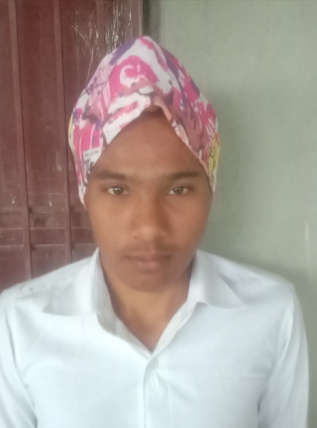 शिविर में नेत्र रोगो की जानकारी देते नेत्र परीक्षण अधिकारी सतीश सिह । संवाद