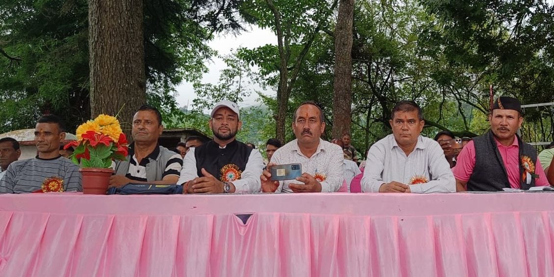 बागेश्वर के बोहाला में आयोजित सातूं-आठूं महोत्सव में रंगांरग कार्यक्रम प्रस्तुत करते लोक कलाकार बागेश्वर के बोहाला में आयोजित सातूं-आठूं महोत्सव में रंगांरग कार्यक्रम प्रस्तुत करते लोक कलाकार