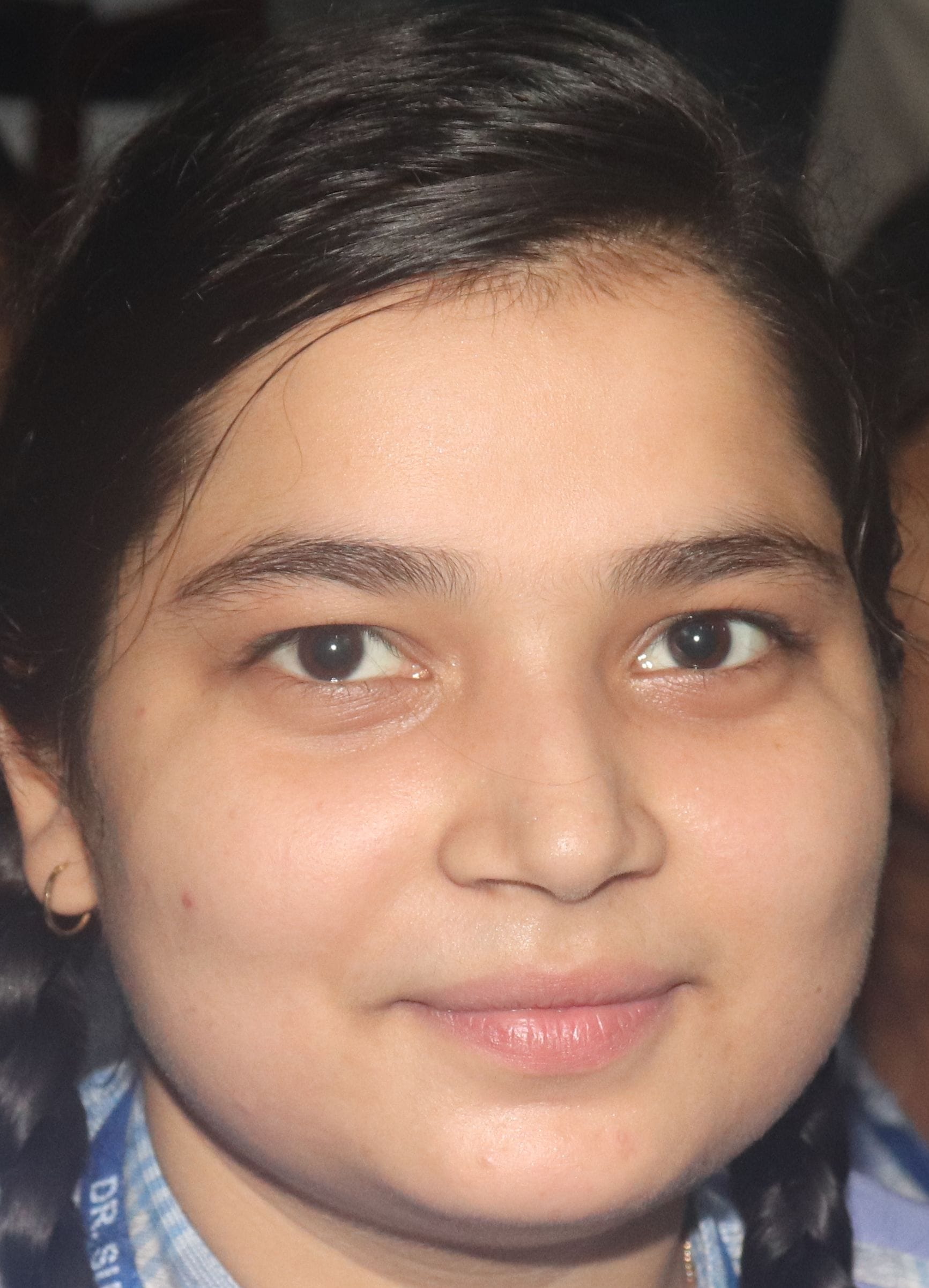 परौर के बाबा ब्रह्मदेव स्थान पर स्थित मंदिर में प्रार्थना करते लोग