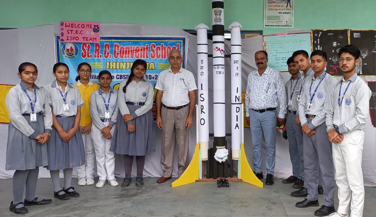शामली माध्यमिक स्कूल बरखंडी मोबाइस से चंद्रयान लैंडिंग का सीधा प्रशारण देखते छात्र छात शामली माध्यमिक स्कूल बरखंडी मोबाइस से चंद्रयान लैंडिंग का सीधा प्रशारण देखते छात्र छात