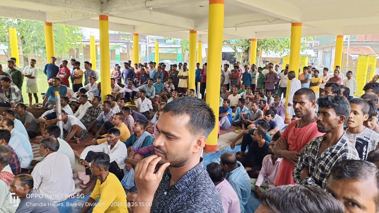 गांव चंदिया हजारा में घरो में हुआ जलभराव । संवाद