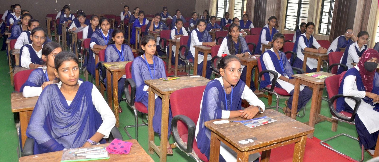 राजकीय महाविद्यालय में अपराजिता कार्यक्रम में अपने विचार रखतीं प्राचार्य श्रद्धा गुप्ता। संवाद