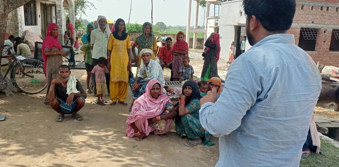 रामगंगा की बाढ़ से जलमग्न ग्राम बीघापुर पश्चिमी। बाढ़ पीड़ित