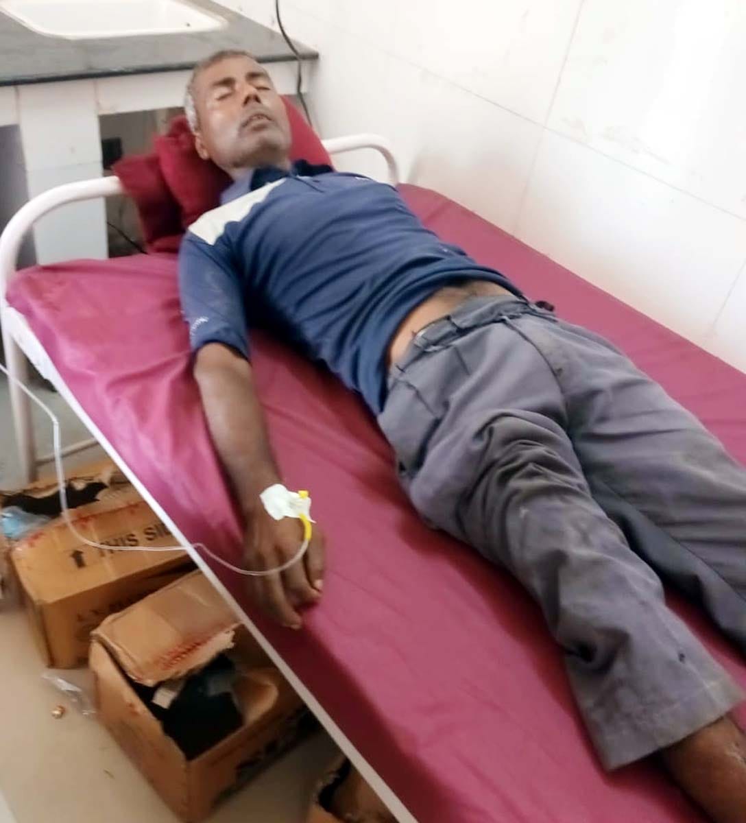 खुटार थाने में यही सामान निकाल कर रखते समय हुआ धमाका