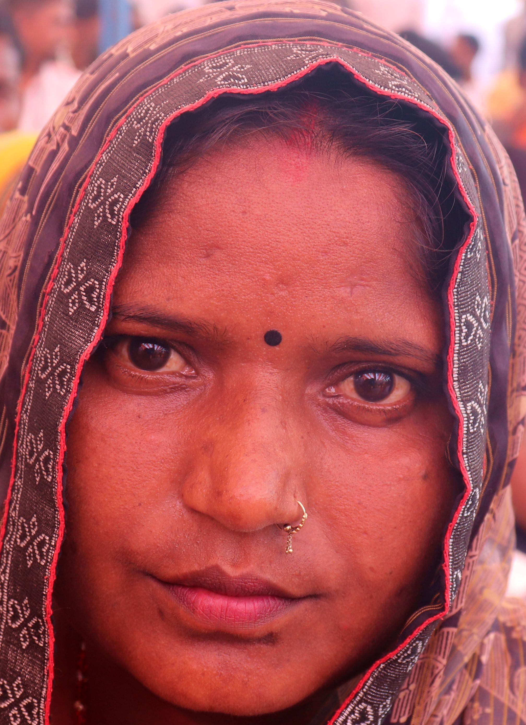 मिर्जापुर में बाढ़ पीड़ितों को संबोधित करते सीएम योगी। संवाद