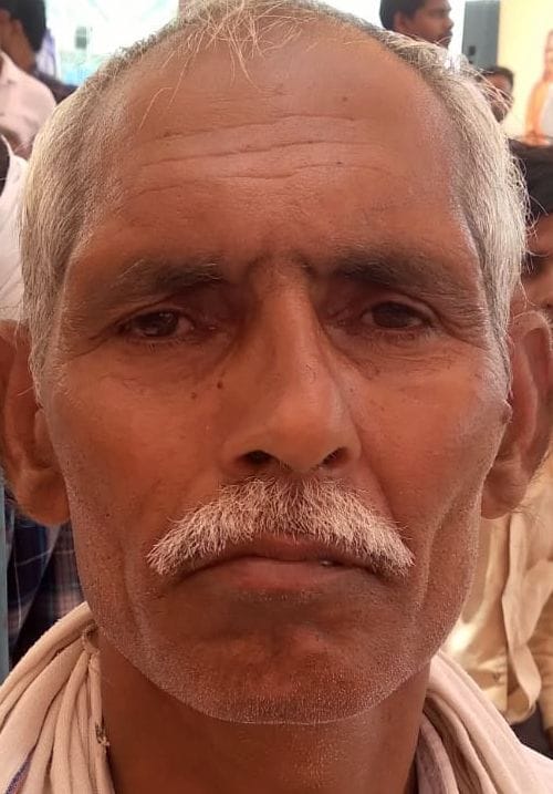 मिर्जापुर में बाढ़ पीड़ितों को संबोधित करते सीएम योगी। संवाद