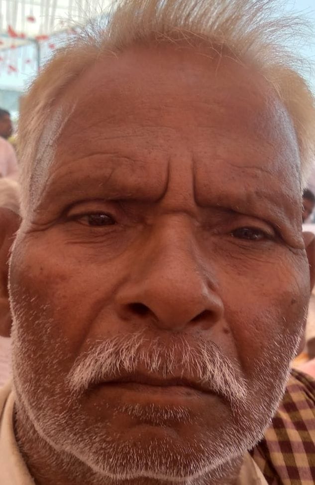 मिर्जापुर में बाढ़ पीड़ितों को संबोधित करते सीएम योगी। संवाद