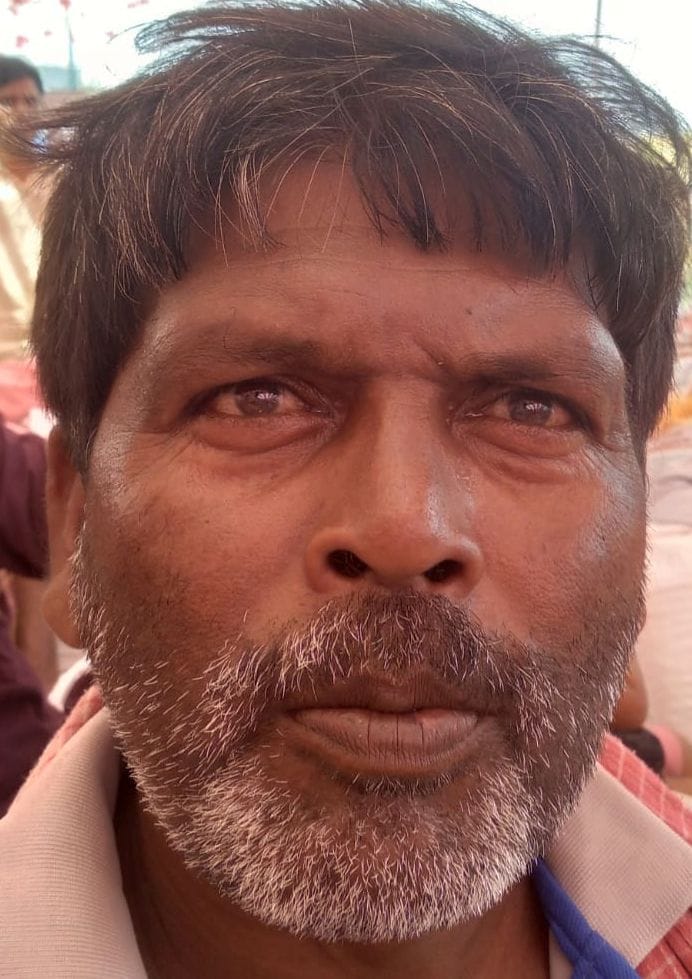 मिर्जापुर में बाढ़ पीड़ितों को संबोधित करते सीएम योगी। संवाद