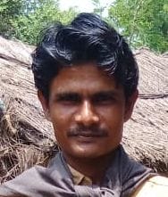 मिर्जापुर में बाढ़ पीड़ितों को संबोधित करते सीएम योगी। संवाद