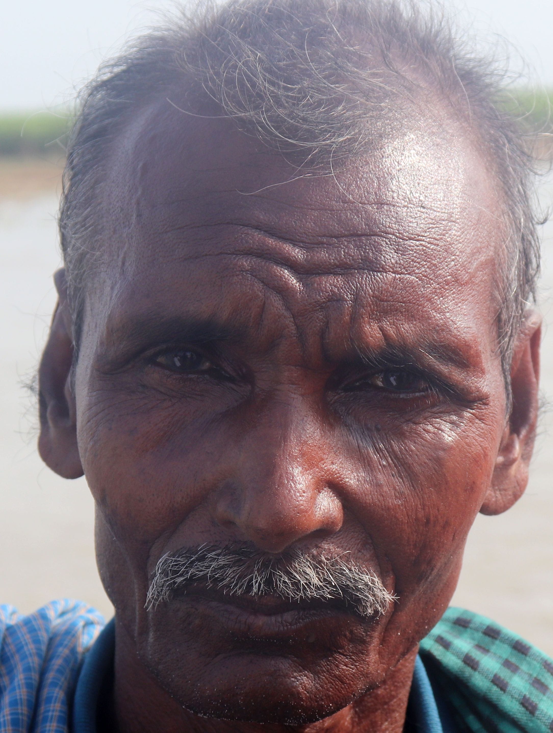 मिर्जापुर में बाढ़ पीड़ितों को संबोधित करते सीएम योगी। संवाद