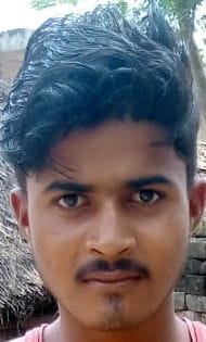 मिर्जापुर में बाढ़ पीड़ितों को संबोधित करते सीएम योगी। संवाद