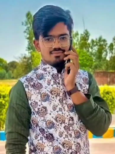 नगर कोतवाली के खीरीवीर घाट पुल पर खड़ी नदी में कूदे युवक की बाइक। संवाद नगर कोतवाली के खीरीवीर घाट पुल पर खड़ी नदी में कूदे युवक की बाइक। संवाद