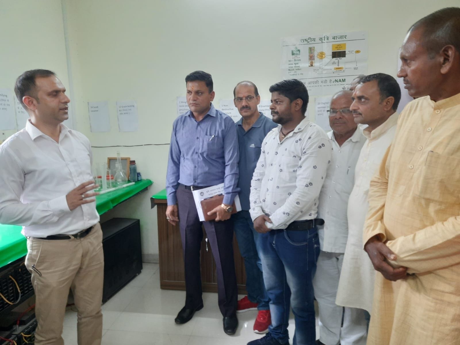 बाजपुर में पत्रकारों से बातचीत करते किसान आयोग के उपाध्यक्ष राजपाल सिंह। संवाद बाजपुर में पत्रकारों से बातचीत करते किसान आयोग के उपाध्यक्ष राजपाल सिंह। संवाद