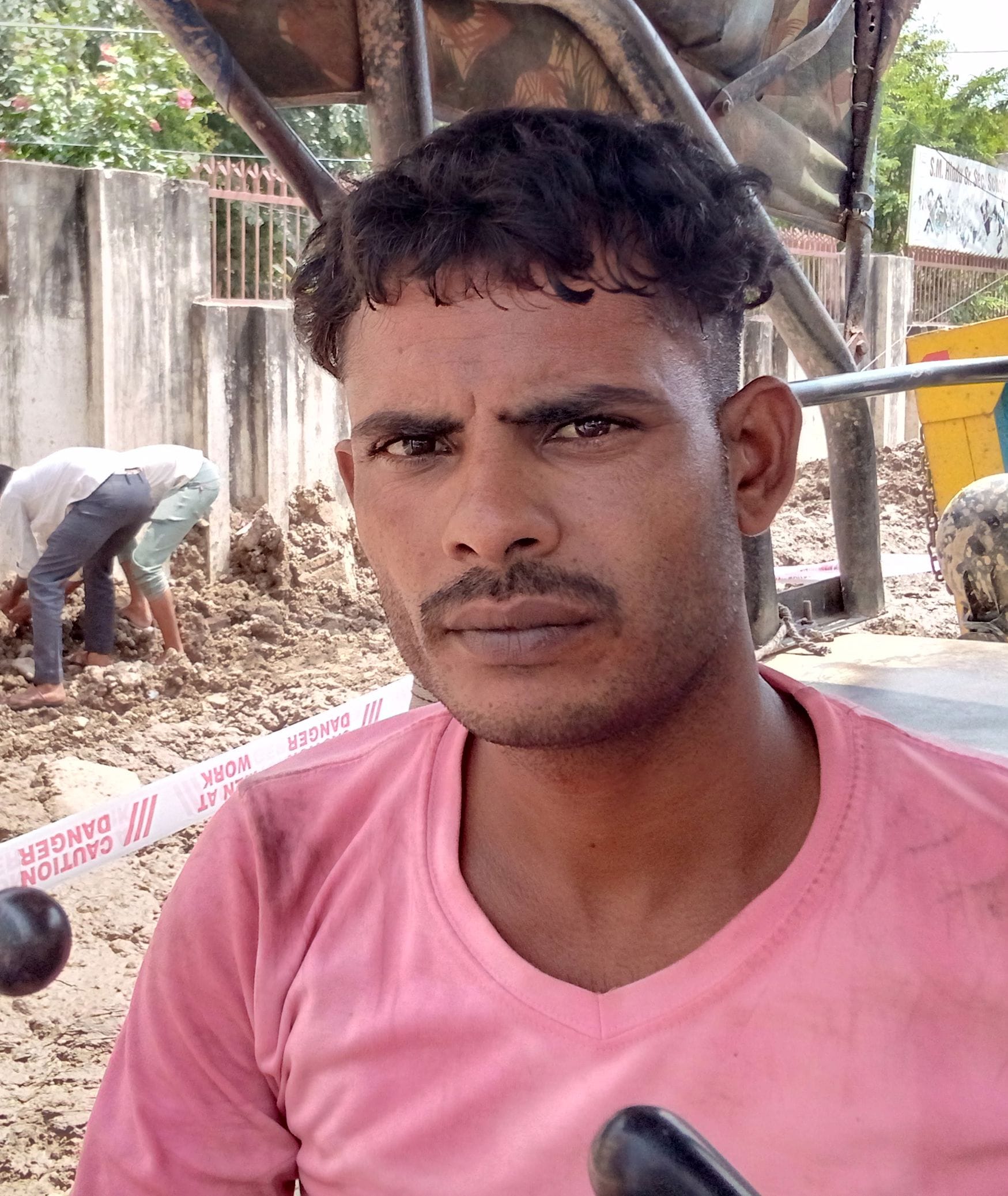 फोटो :30: छोटा शनि मंदिर के पास चल रहा निर्माण कार्य। संवाद फोटो :30: छोटा शनि मंदिर के पास चल रहा निर्माण कार्य। संवाद