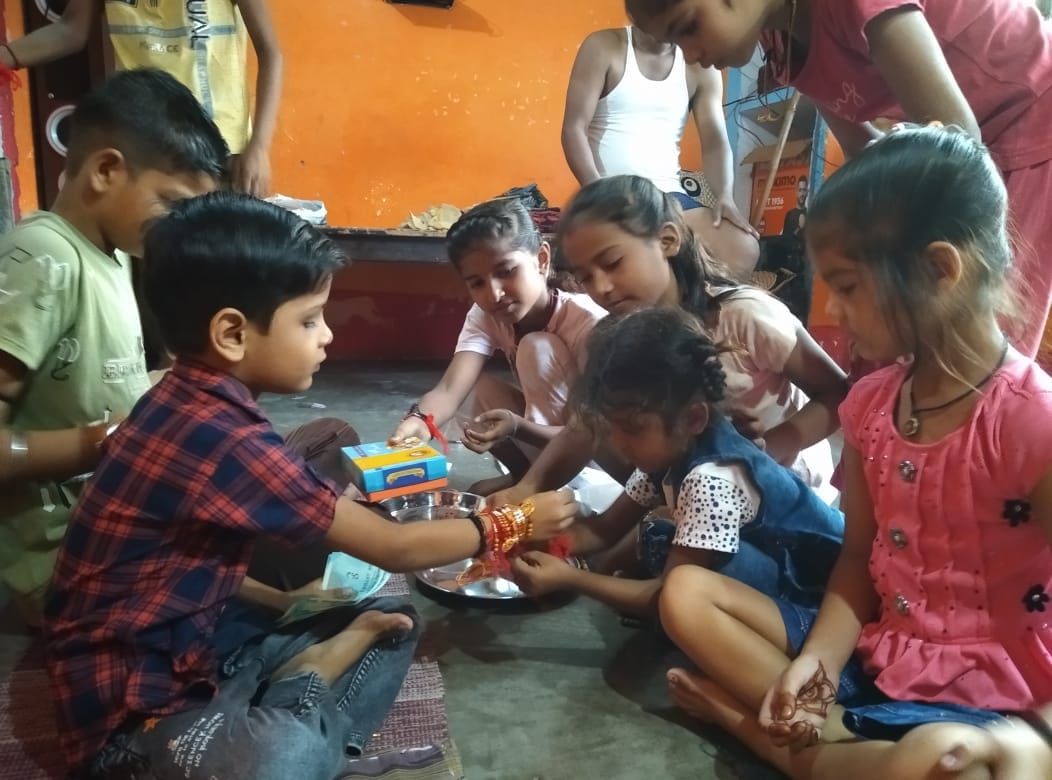 भाई के राखी बांधती बहन ।