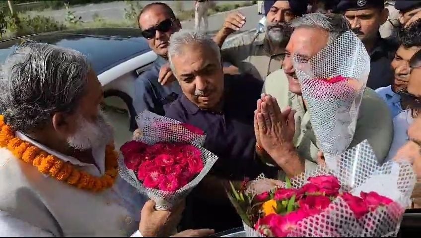 फोटो 19- गृह मंत्री अनिल विज का गोहाना पहुंचने पर स्वागत करते भाजपा नेता। संवाद