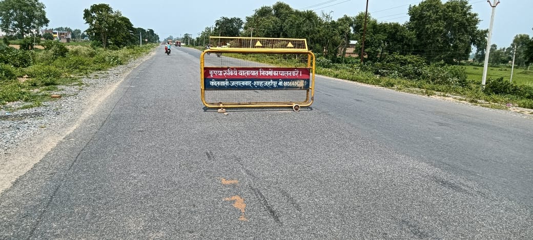 जलालाबाद में सीएचसी पर गमजदा मृतका के परिजन