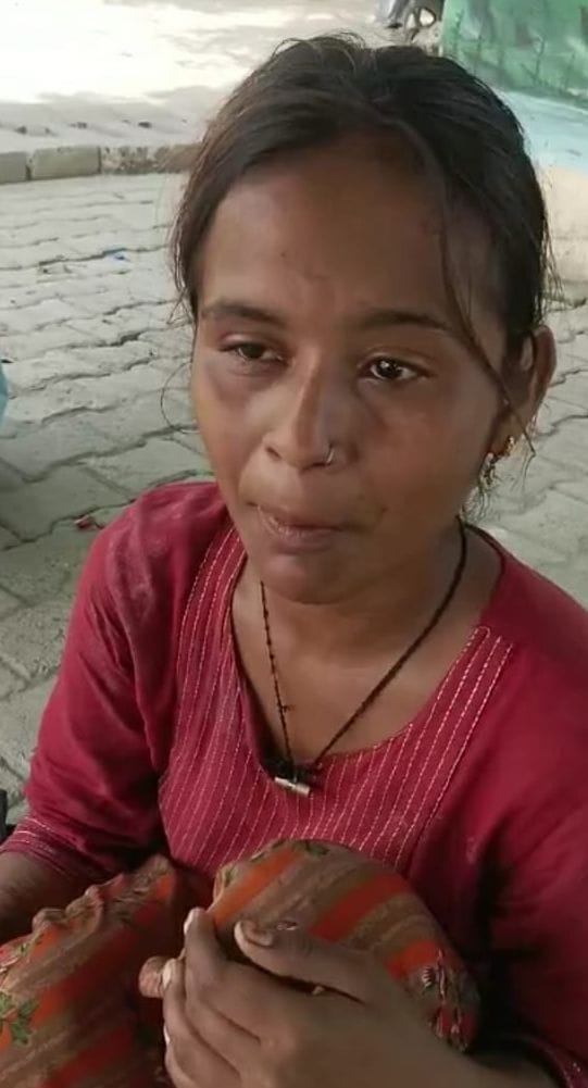 रेलवे स्टेशन का वह स्थान, जहां पर वैशाली अपने बच्चे के साथ लेटी थी।