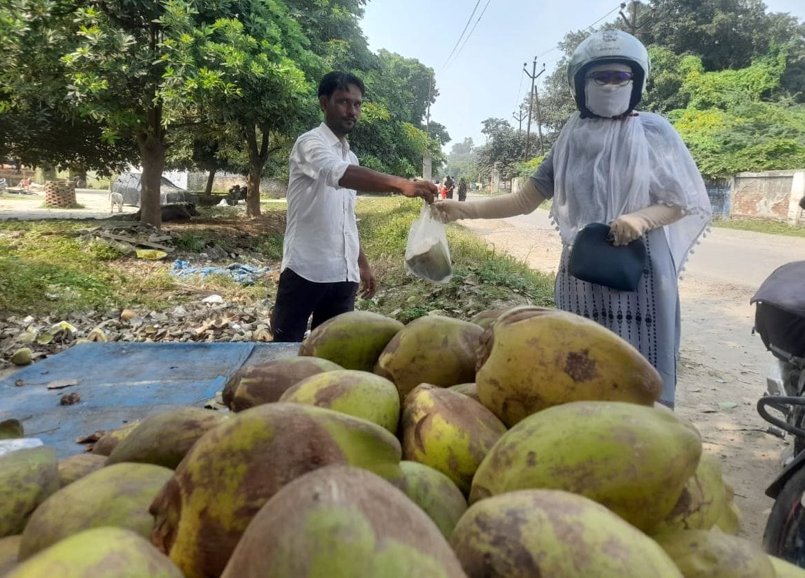 नारियल पानी बिक्रेता लतीफ। संवाद