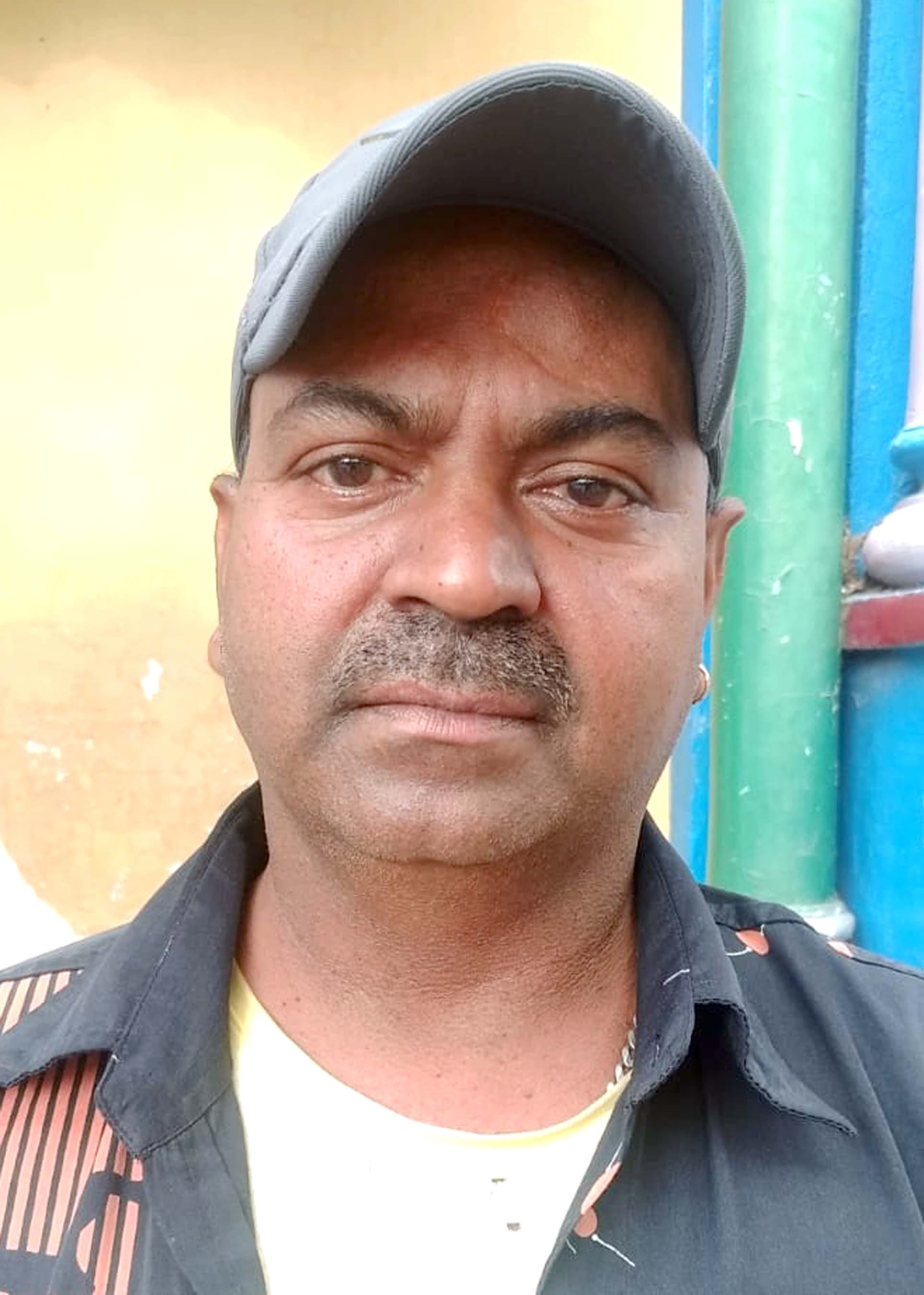 अंबाला सिटी के थापर मार्केट में बनी जाम की परिस्थितियों का सामना करने वाहन चालक।